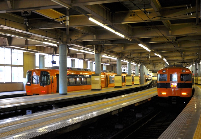 近鉄 大阪上本町駅 地上ホームにて