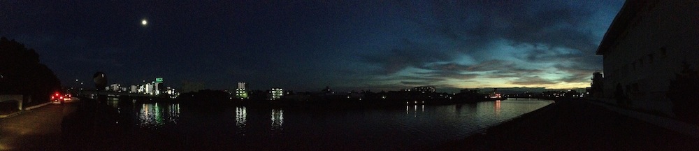 日の入りから夜景(パノラマ写真)