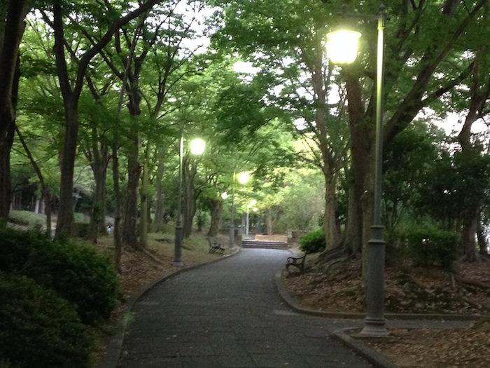 緑地公園から駅に向かう途中