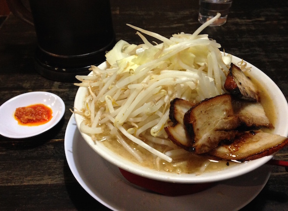 学校近くのラーメン屋にて