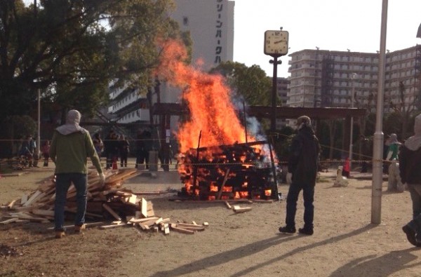 近所で、どんと焼きが行われていました（1月中旬）