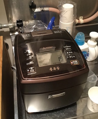 もうすぐ炊きあがります。湯気が良い香りです。