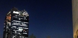 夜の梅田の空