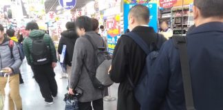 サンタさんの列。