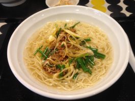 心斎橋本院の近くにあったラーメン屋さんです。さぬきラーメンという、優しい味のスープで美味しかったです！