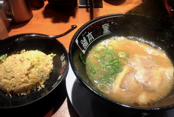 近所のラーメン屋さんにて