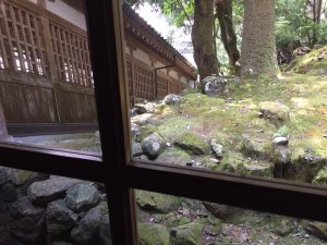 永平寺の回廊を眺める