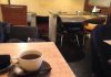 お正月の1日から開いていたカフェです。 チェーン店でなく、店名もよく分からないところでした。 入ってみるとお客さんは誰もおらず、 少し不思議な感じでした。 コーヒーだけ注文して待っていると、 少しずつ他のお客さんが入ってこられました。