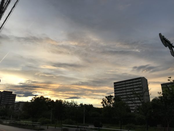 雨上がりの西の空　夕焼けが綺麗でした