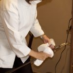 待合室を消毒中