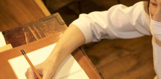 山田さん　記入中