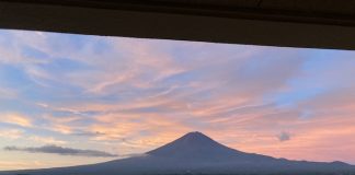 富士山の朝焼けです